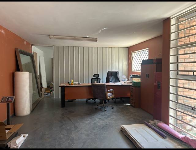 400M² WAREHOUSE TO LET IN LONGDALE